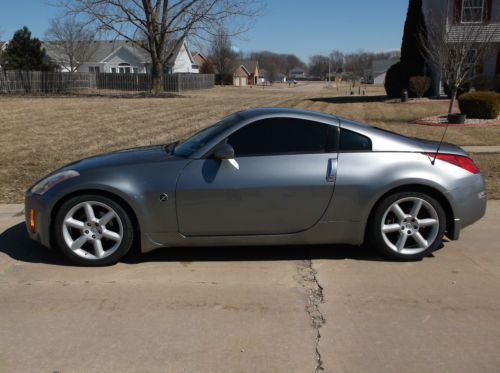 2003  nissan  350z  6spd manual   sharp car!!