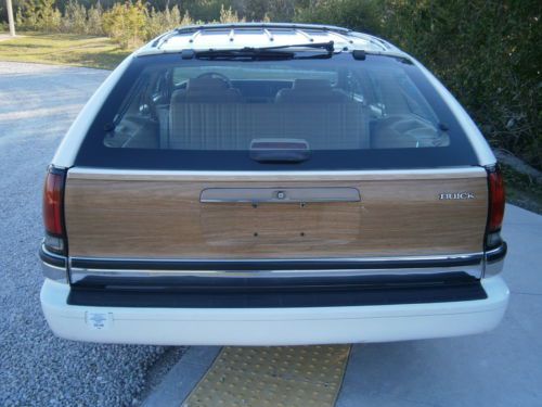 1992 Buick Roadmaster Station Wagon, image 2