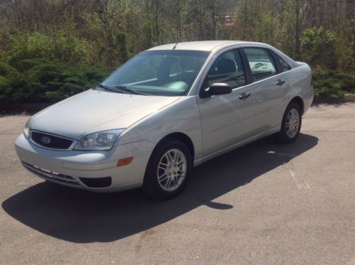 2005 ford focus se zx4 super low mileage gas saver no reserve $399 delivery