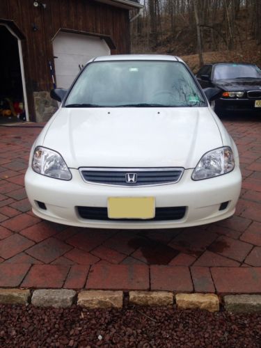 31 mile per gallon, DVD USB player, very well maintained, image 2