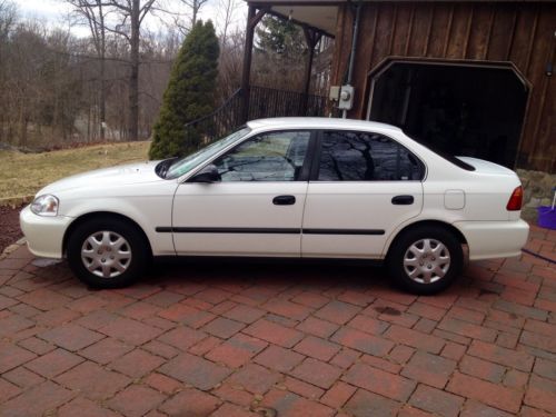 31 mile per gallon, DVD USB player, very well maintained, image 8