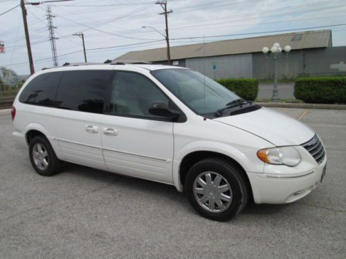 2006 TOWN & COUNTRY SUPER CLEAN DVD  ONE OWNER NO RESERVE GREAT  CONDITION LIMIT, image 4