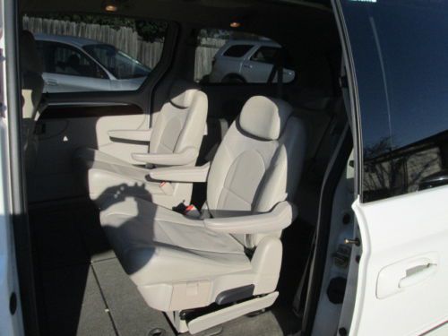 2006 TOWN & COUNTRY SUPER CLEAN DVD  ONE OWNER NO RESERVE GREAT  CONDITION LIMIT, image 16