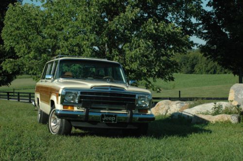 1986 jeep grand wagoneer!  awesome shape!