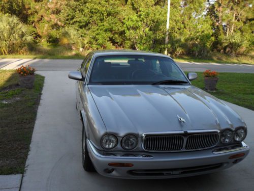 2002 jaguar xj8 base sedan 4-door 4.0l