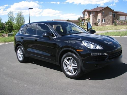 2014 porsche cayenne diesel- like new, black on black- rare! free ship with bin!