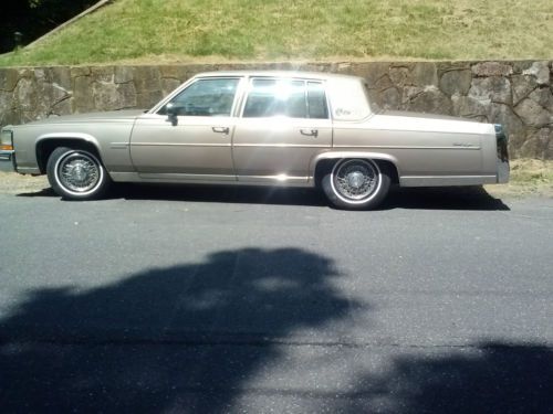 1982 cadillac fleetwood brougham d&#039;elegance sedan 4-door 4.1l