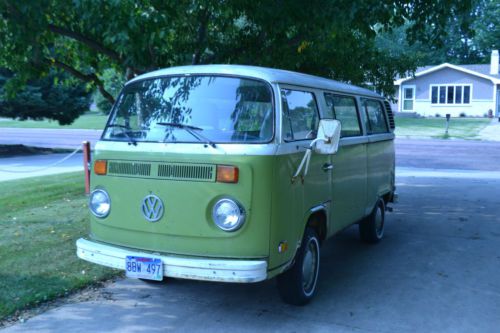 1976 volkswagen van  model 2211  body type: sw