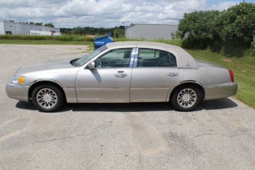 2002 lincoln town car signature series with cloth top