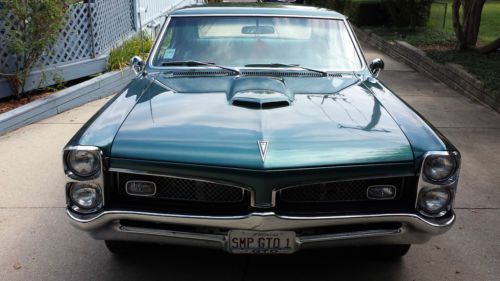 Pontiac: 1967 gto, highly modified muscle car