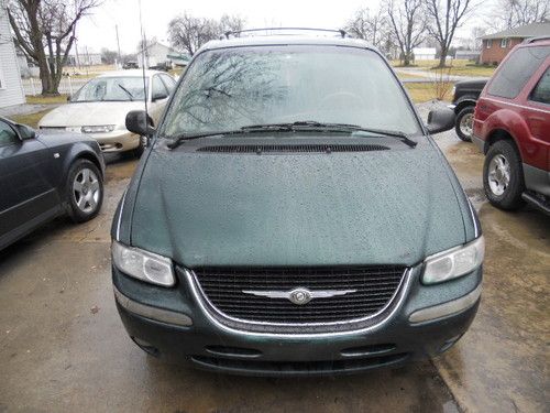 Green town and country van