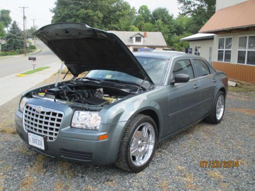 2nd owner 2006 chrysler 300