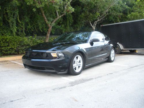 2010 ford mustang sport package