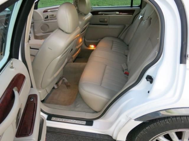 2003 - lincoln town car