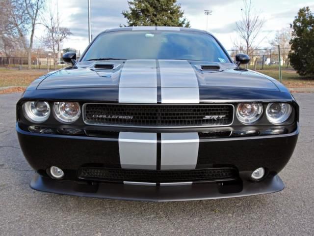 Dodge challenger srt8