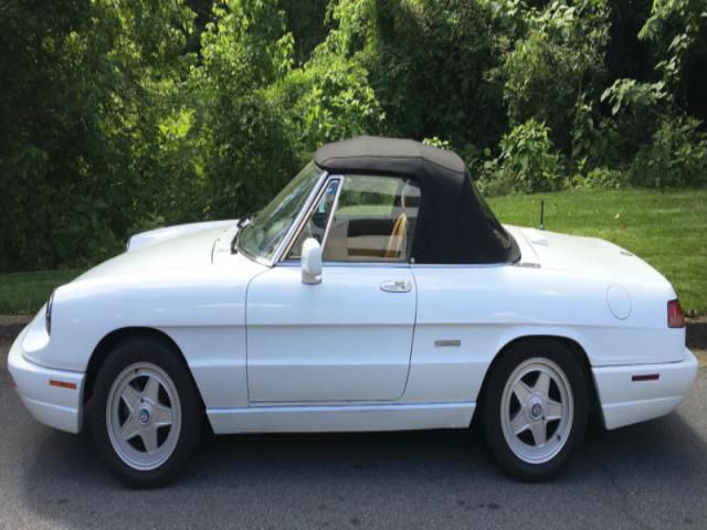Alfa romeo: spider veloce convertible 2-door
