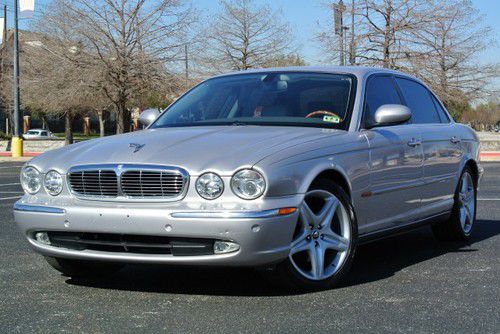 Xj8 lwb~navigation~50k miles~extra clean~all the options!