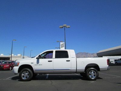 2006 4x4 4wd white v8 automatic leather navigation dvd miles:16k mega cab