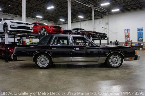 1989 lincoln town car signature