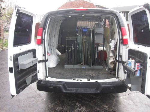 2009 chevrolet express 1500 4.3l v-6, no reserve, one owner, partition, outlets