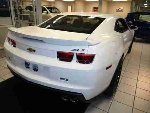 2013 Chevrolet Camaro ZL1 Coupe, image 2