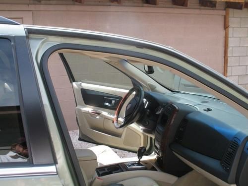 2005 cadillac srx loaded, nav, leather, 4-door 4.6l