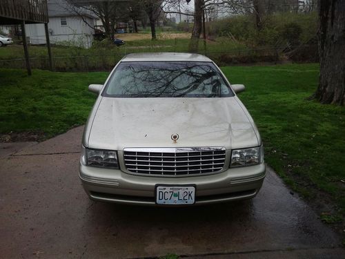 1997 cadillac deville base sedan 4-door 4.6l