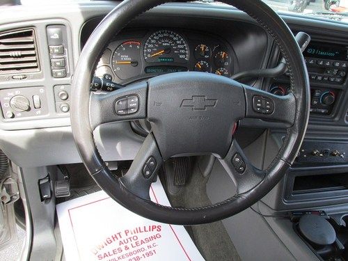 2004 chevrolet silverado 3500 lt crew cab pickup 4-door 6.6l wheelchair lift