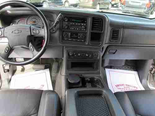 2004 Chevrolet Silverado 3500 LT Crew Cab Pickup 4-Door 6.6L Wheelchair Lift, image 3