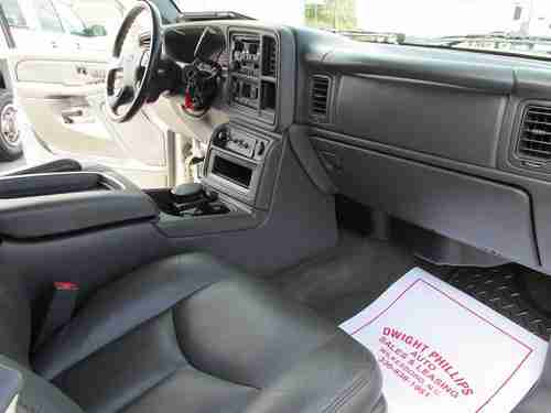 2004 Chevrolet Silverado 3500 LT Crew Cab Pickup 4-Door 6.6L Wheelchair Lift, image 6