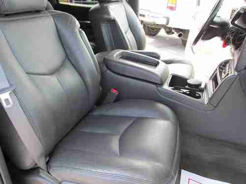 2004 Chevrolet Silverado 3500 LT Crew Cab Pickup 4-Door 6.6L Wheelchair Lift, image 9