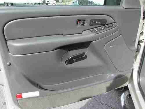 2004 Chevrolet Silverado 3500 LT Crew Cab Pickup 4-Door 6.6L Wheelchair Lift, image 11