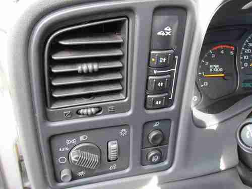 2004 Chevrolet Silverado 3500 LT Crew Cab Pickup 4-Door 6.6L Wheelchair Lift, image 15