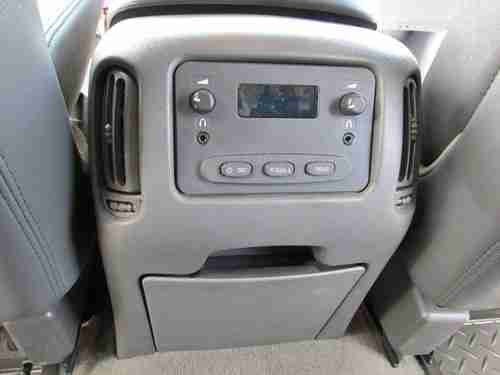 2004 Chevrolet Silverado 3500 LT Crew Cab Pickup 4-Door 6.6L Wheelchair Lift, image 18