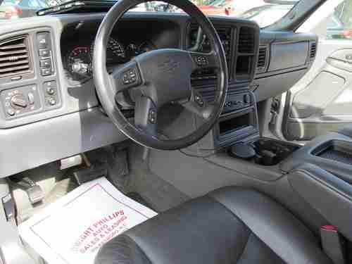 2004 Chevrolet Silverado 3500 LT Crew Cab Pickup 4-Door 6.6L Wheelchair Lift, image 19