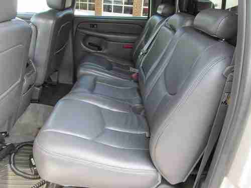 2004 Chevrolet Silverado 3500 LT Crew Cab Pickup 4-Door 6.6L Wheelchair Lift, image 20