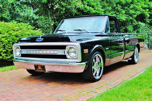Absolutly incredable 1970 chevrolet c-10 350 v-8 p,s,p.b,a/c frame off black red