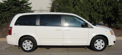 2009 dodge caravan w/ stow &amp; go seating, 3.3 liter v-6,  111,664 miles