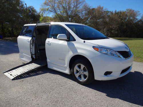 2011 sienna 3k handicap wheelchair van braun ability all power door ramp kneel