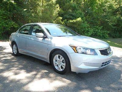 1 owner 2.4l cd power windows power door locks tilt wheel cruise control leather