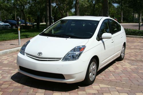 Florida 2005 toyota prius low 31k original miles , leather , must see !