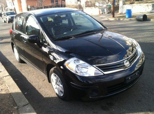 2012 nissan versa drives runs 100% no reserve must go !!