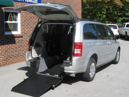 2009 chrysler town and country wheelchair handicap van 7k miles van like new....