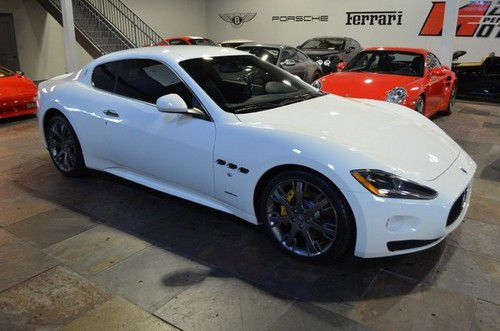 2009 maserati gran turismo s 1 of 300 white/ black 5k miles warranty!!