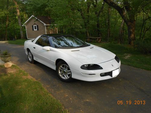 Chevy camaro rs 1996 automatic t tops v6 61,000 miles no rust
