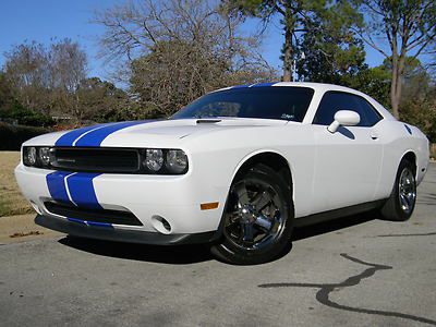 2011 challenger se 1-owner chrome wheels custom stripes automatic spoiler