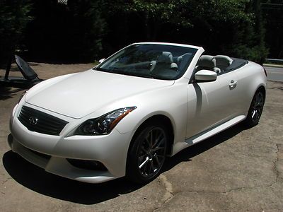 Gorgeous ipl convertible** over $61,000 new** clean carfax**  buy it now****