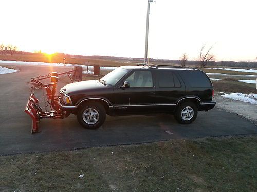 1995 chev blazer plow truck with 6'6" western plow no reserve