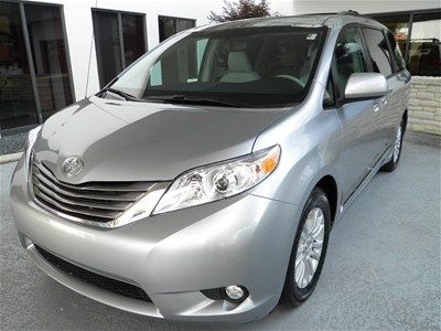 2011 xle 8 passenger 15k miles one-owner local trade