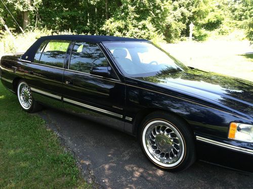 Cadillac deville 1997 44k mileage garage-kept